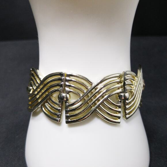 Bergere Modernist Gold Tone Bracelet 1940s 1950s Vintage Jewelry Signed - Picture 9 of 10